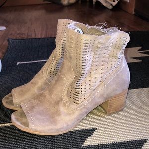 Not rated heels